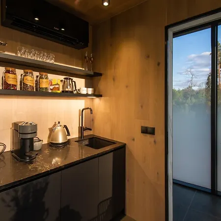 Oeoed Hoetels - With Sauna * Roosisaare