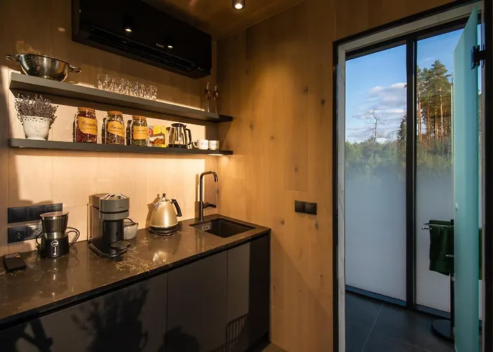 Oeoed Hoetels - With Sauna * Roosisaare